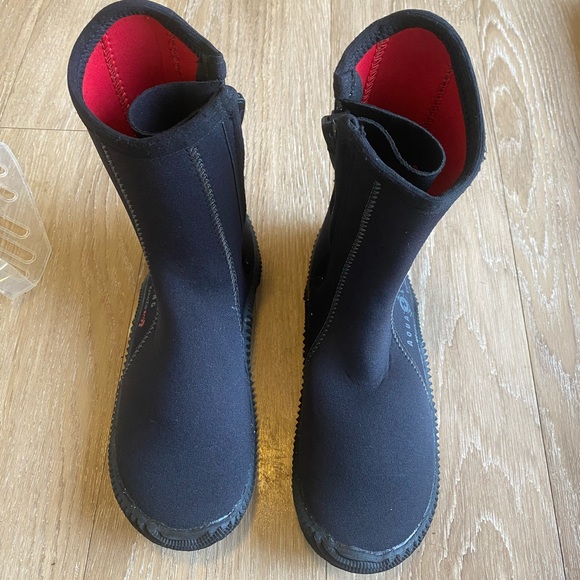 Aqua Lung & ScubaPro Dive Set- Fins Set, Dive Sock Boots, Goggles, & Snorkel - Picture 11 of 16